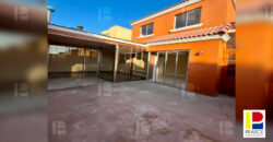 Casa Aislada de 2 Pisos en Venta